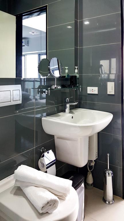 Modern Luxury Lower Penthouse Unit Manila Exterior foto